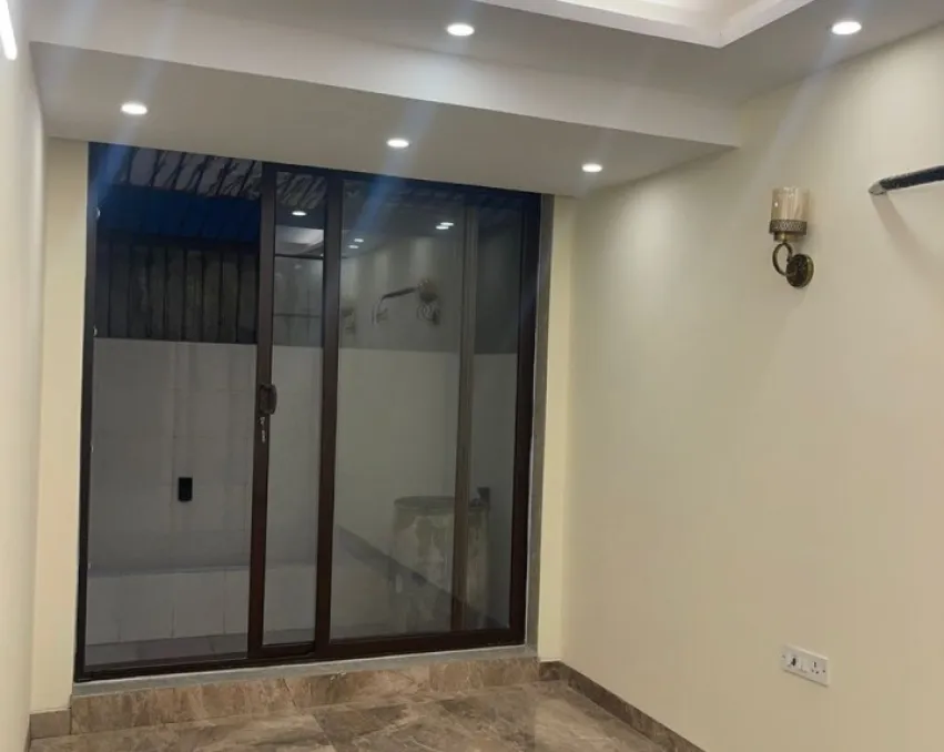 Retail Space (Double Height) 750 Sqft (Double Height)