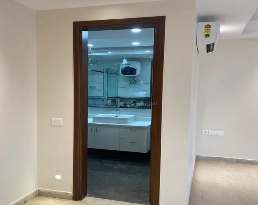 3 BHK Flat For Sale in Nizzamudin East Delhi
