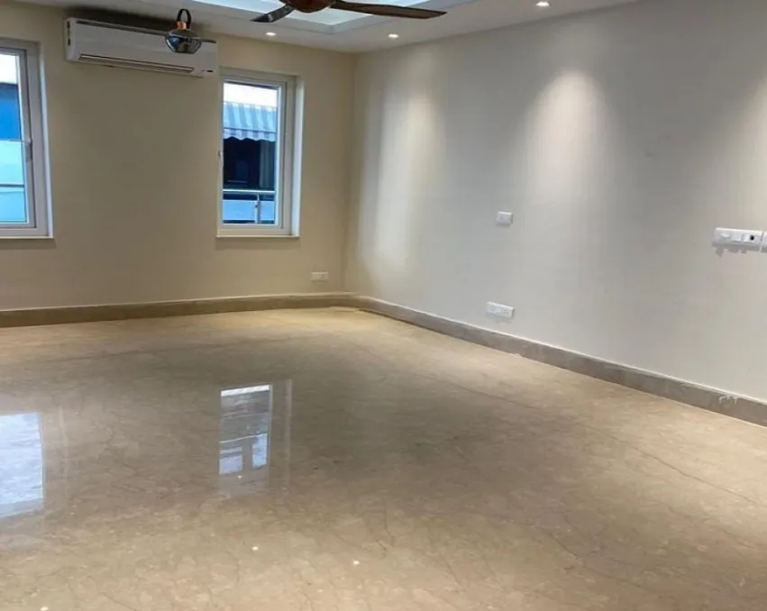 3 BHK Flat For Sale in Nizzamudin East Delhi