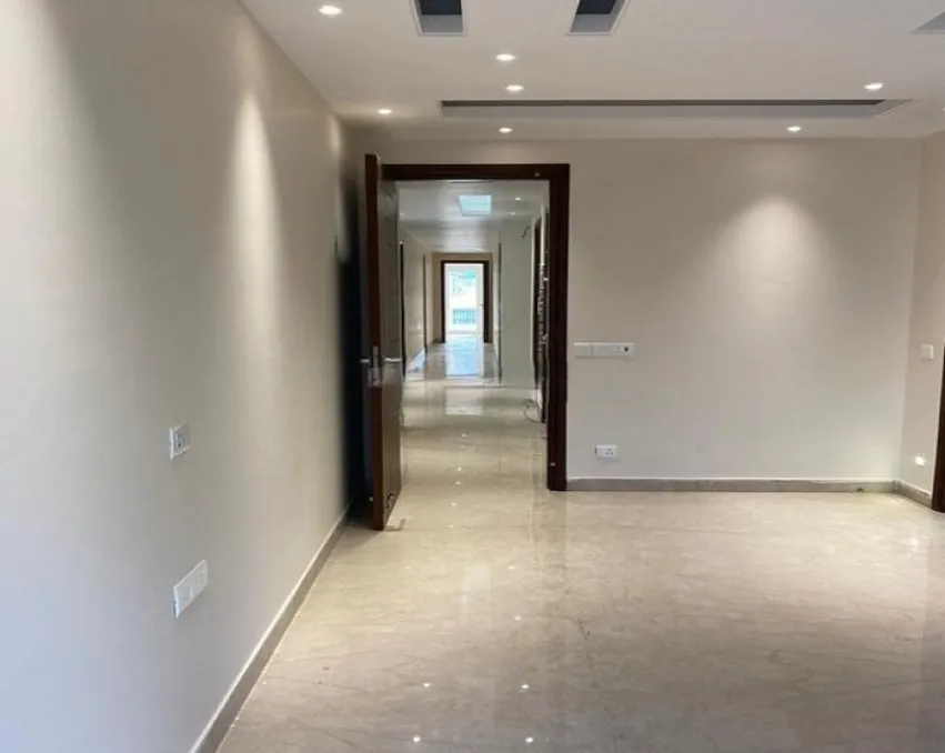 3 BHK Flat For Sale in Nizzamudin East Delhi